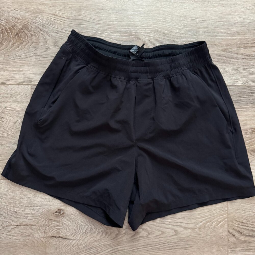 Lululemon Pace breaker short 5inch